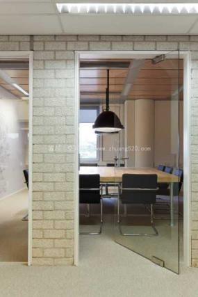 体育运动公司办公室装修高清图片