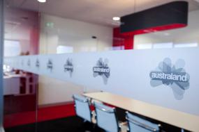 时尚办公室隔断设计装修效果图片