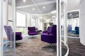 最新工业公司办公室装饰实景图