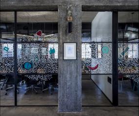 办公室隔断玻璃隔断墙装修效果图