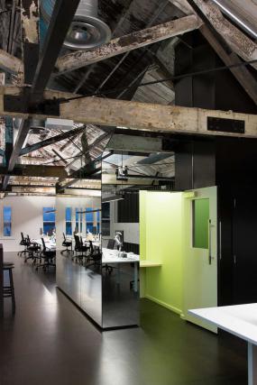 最新通信公司办公室设计装饰效果图