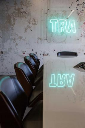 通信公司办公室装潢设计图