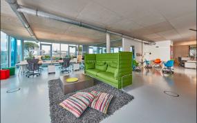 高档电子科技公司办公室装修效果图