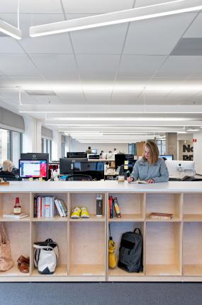 房地产公司办公室精装修设计图片