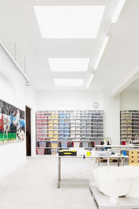 玩具公司办公室装修室内装饰设计效果图