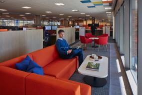 最新培训教育公司办公室室内装饰设计图片