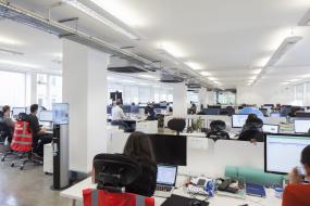 专业广告公司办公室装修设计图片