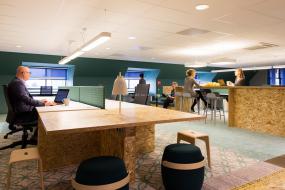 广告公司办公室室内设计装饰效果图