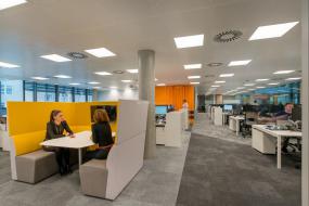 金融公司办公室装修设计效果图片