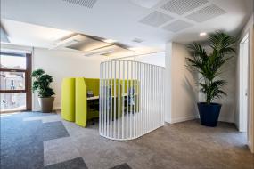 金融公司办公室装修设计效果图片库