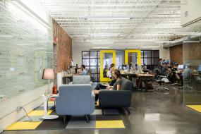 最新服装公司办公室设计装饰效果图片