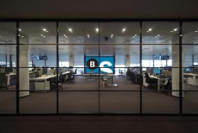 专业服装公司办公室装修设计图片