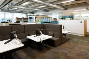 服装公司办公室装饰效果图