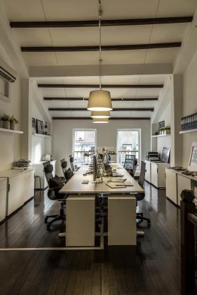 服装公司办公室装修设计图片