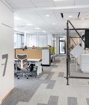 服装公司办公室最新室内装饰设计图片大全