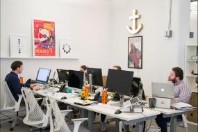 最新服装公司办公室设计装修图片