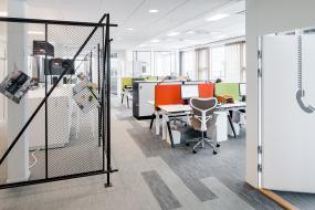 服装公司办公室最新室内装饰设计图片