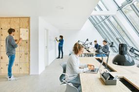 高档电影公司办公室装修效果图