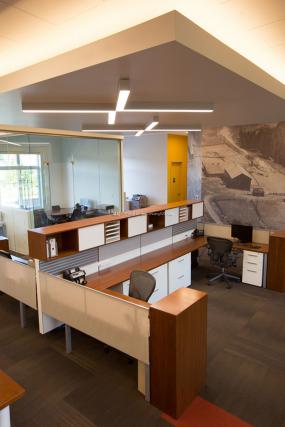 高端开放式办公室装修图片