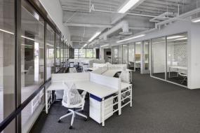 开放式办公室装修效果图片