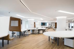 开放式办公室最新室内装修设计图片大全