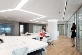 开放式办公室最新室内装修效果图片