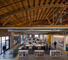 最新工业风格办公室设计装修图片