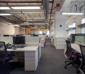 开放式办公室装修高清图片