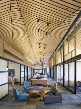 开放式办公室最新室内装修设计效果图图片