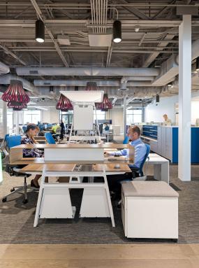 简单办公室最新室内装饰设计图片