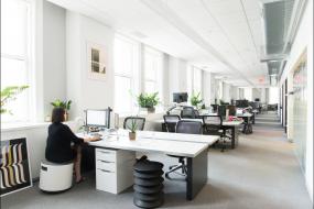 高端办公室最新室内装修效果图片