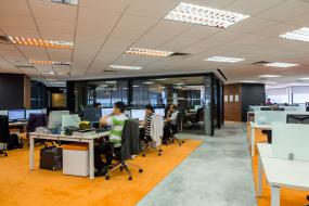 高端办公室最新室内装饰设计图片