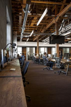 高端办公室精装修设计图片