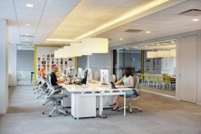 创意办公室装修方案效果图