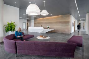 设计公司前台装潢设计效果图片