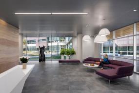 设计公司前台装潢设计图片