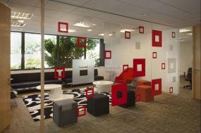 外国公司玻璃隔断装饰设计效果图