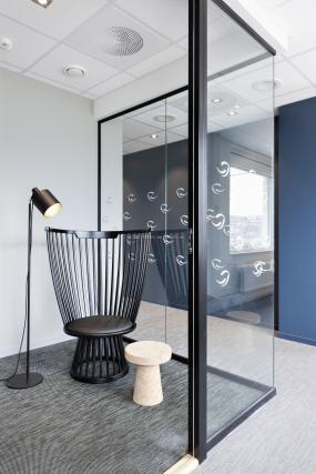 设计公司玻璃隔断设计装修效果图