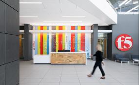 设计公司前台装潢图片