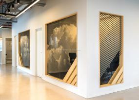 高档外国公司玻璃隔断装修效果图大全