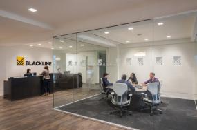 设计公司玻璃隔断设计装饰效果图