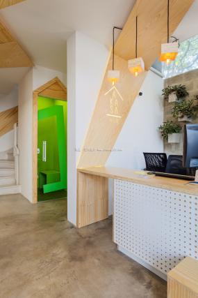 设计公司前台设计装饰图片