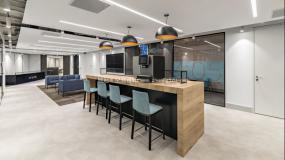 最新设计公司玻璃隔断设计装饰效果图