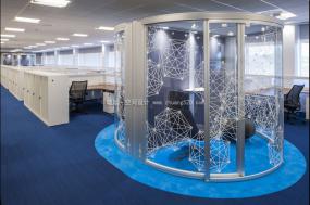 高档外国公司玻璃隔断装修图片