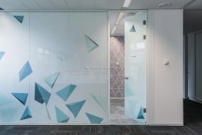 设计公司玻璃隔断设计与装修效果图大全