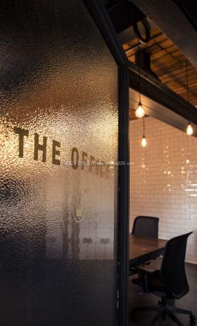 外国公司玻璃隔断设计效果图片