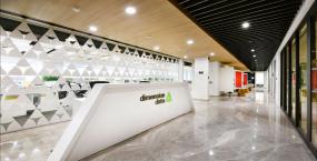 广告公司前台装潢设计图