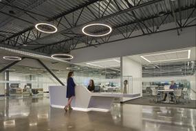 最新金融公司前台装饰实景图