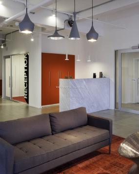 最新房地产公司前台设计装修图片