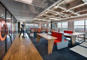 游戏公司办公室玻璃隔断装饰装修图片